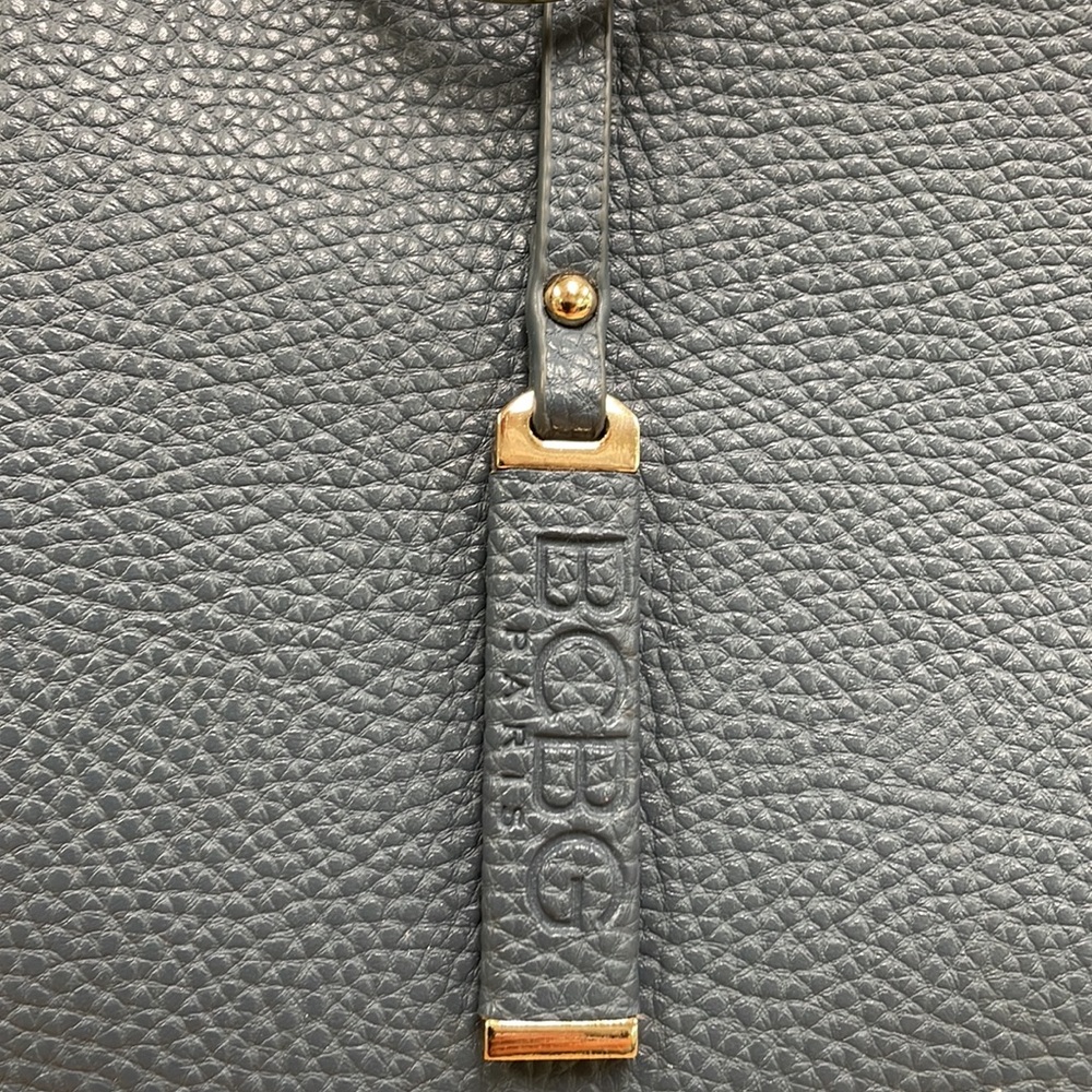 BCBG // Paris Vegan Pebble Leather REVERSIBLE Tote Bag wCharm Blue/Blk Large XL - Picture 10 of 11